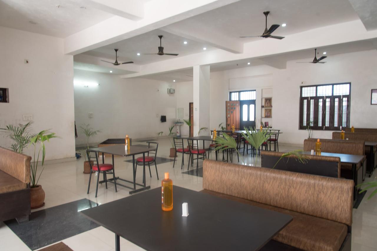 Oyo 11743 Hotel Shree Krishna Udaipur Exterior foto