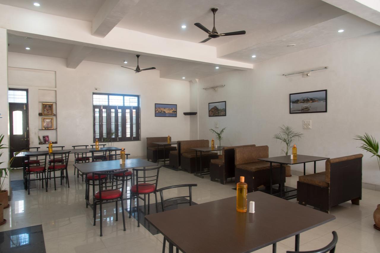 Oyo 11743 Hotel Shree Krishna Udaipur Exterior foto