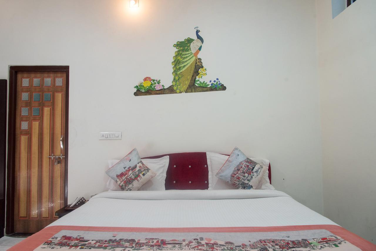 Oyo 11743 Hotel Shree Krishna Udaipur Exterior foto